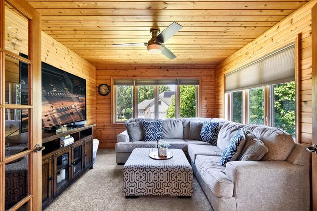 313 Wyndham Circle W, New Brighton, MN 55112