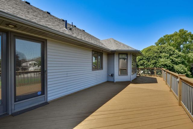313 Wyndham Circle W, New Brighton, MN 55112