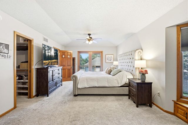 313 Wyndham Circle W, New Brighton, MN 55112