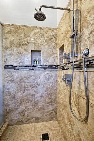 313 Wyndham Circle W, New Brighton, MN 55112