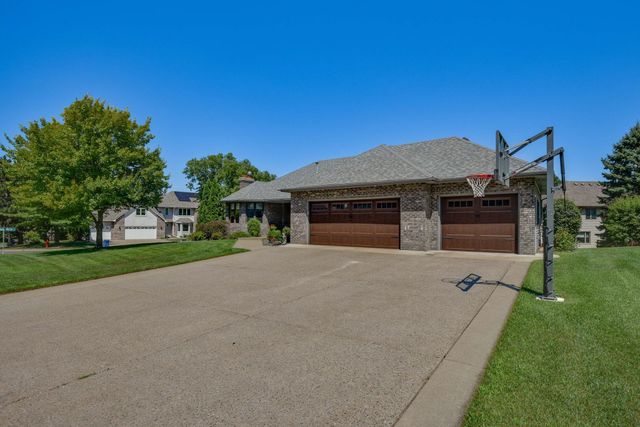 313 Wyndham Circle W, New Brighton, MN 55112