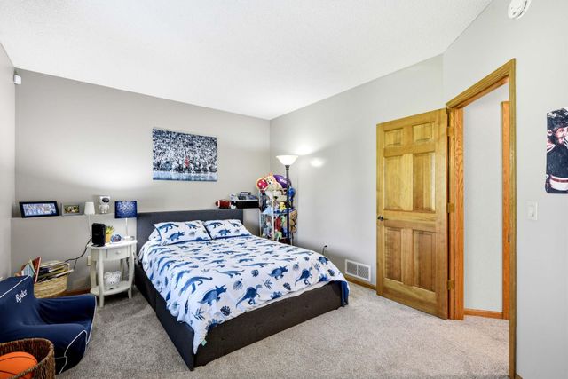 313 Wyndham Circle W, New Brighton, MN 55112