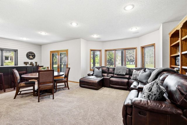 313 Wyndham Circle W, New Brighton, MN 55112