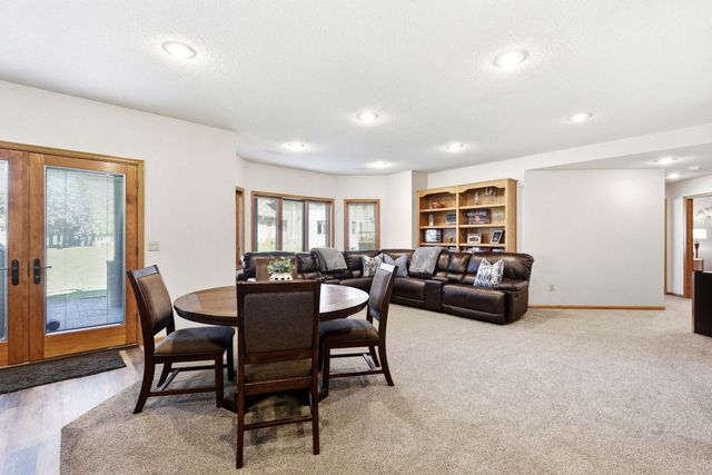 313 Wyndham Circle W, New Brighton, MN 55112