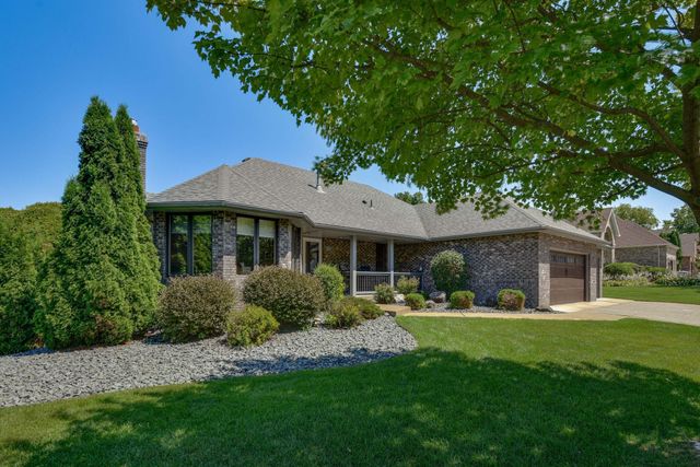 313 Wyndham Circle W, New Brighton, MN 55112