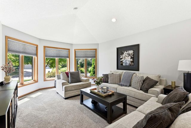 313 Wyndham Circle W, New Brighton, MN 55112