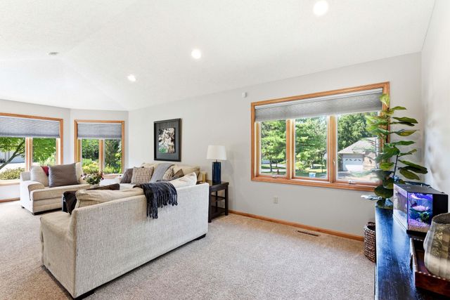 313 Wyndham Circle W, New Brighton, MN 55112