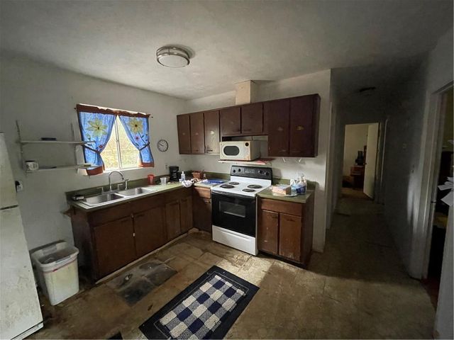 6216 Fieldcrest Drive, Morrow, GA 30260