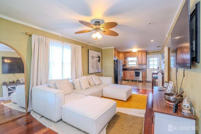 17 Melville Road, Edison, NJ 08817
