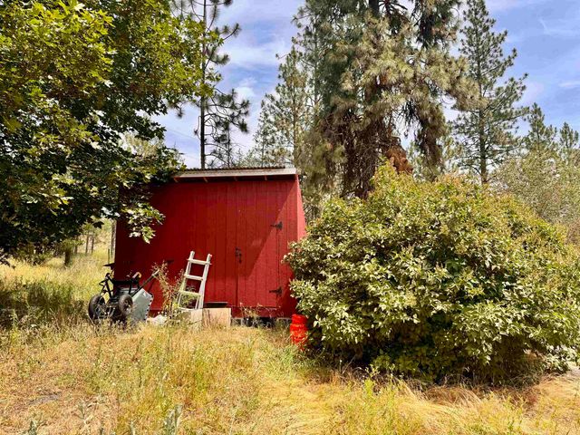 5720 W Riverview Ln, Deer Park, WA 99006