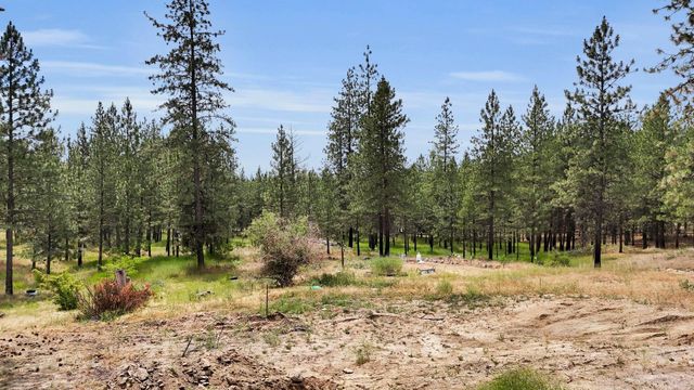 5720 W Riverview Ln, Deer Park, WA 99006