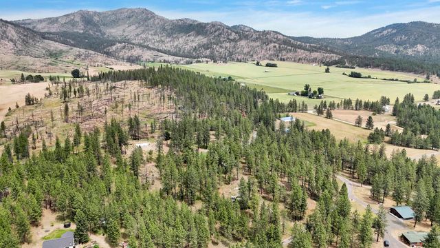 5720 W Riverview Ln, Deer Park, WA 99006