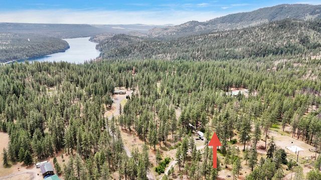 5720 W Riverview Ln, Deer Park, WA 99006