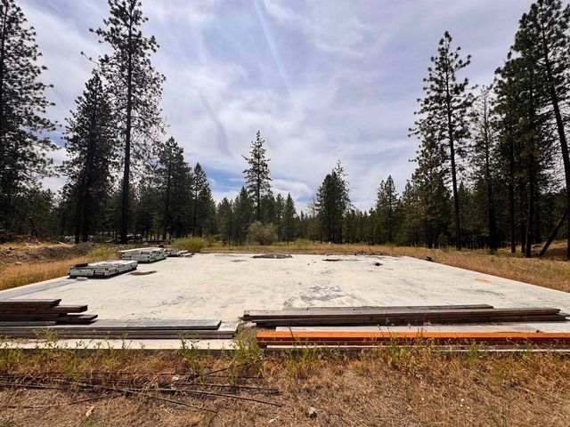 5720 W Riverview Ln, Deer Park, WA 99006