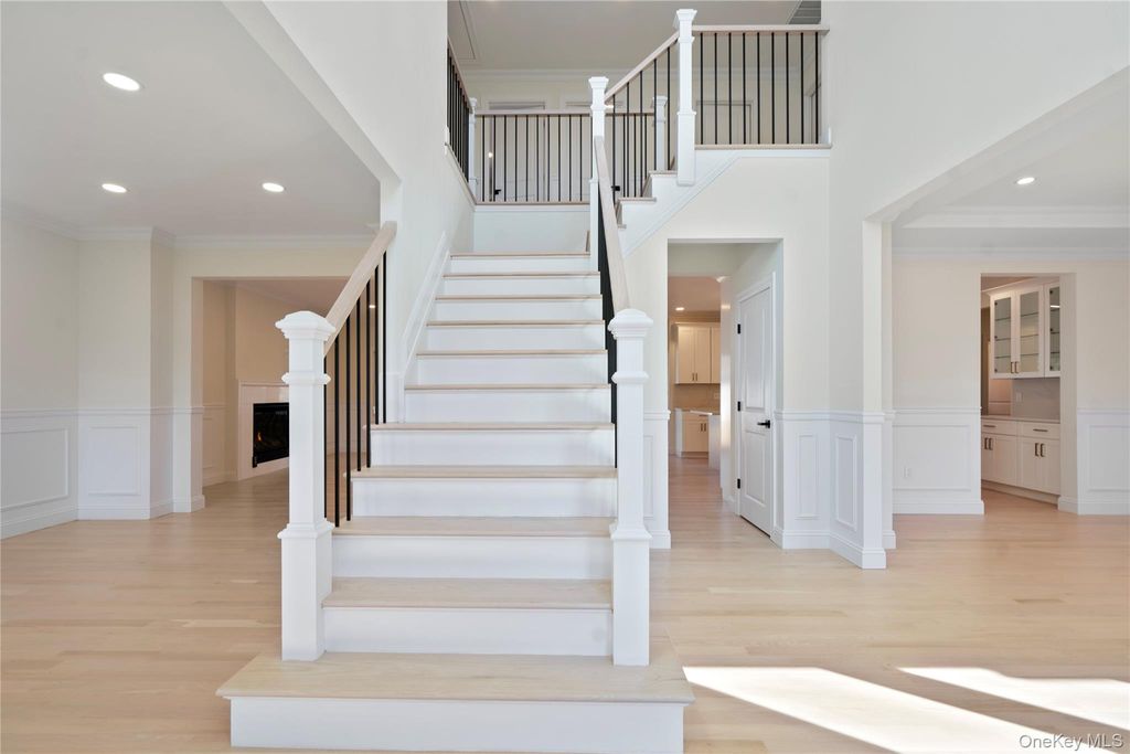 7 Otsego Place, Jericho, NY 11753 — photo 4