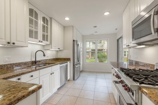1255 Regency Court 1255, Vernon Hills, IL 60061
