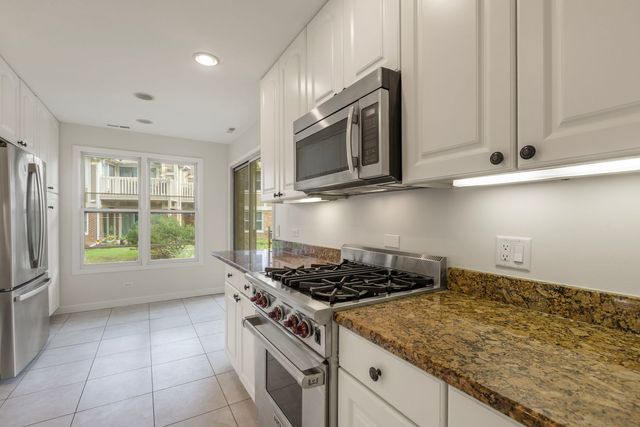 1255 Regency Court 1255, Vernon Hills, IL 60061