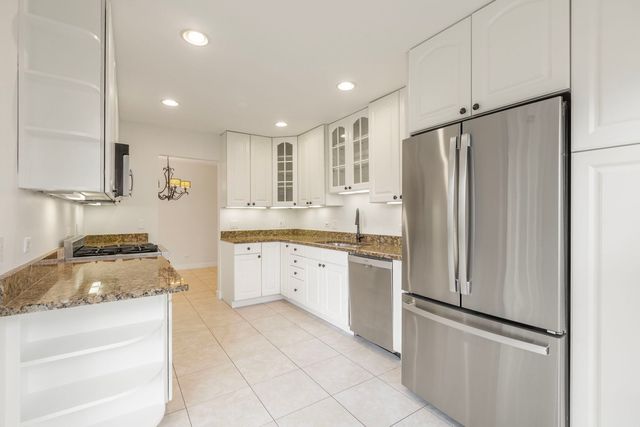 1255 Regency Court 1255, Vernon Hills, IL 60061