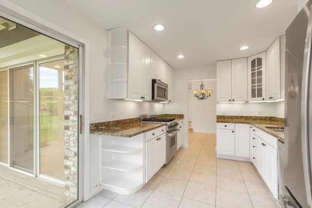 1255 Regency Court 1255, Vernon Hills, IL 60061