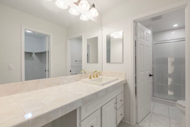 1255 Regency Court 1255, Vernon Hills, IL 60061