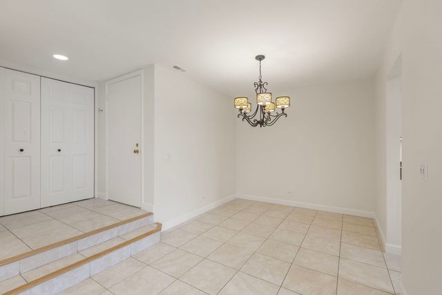 1255 Regency Court 1255, Vernon Hills, IL 60061