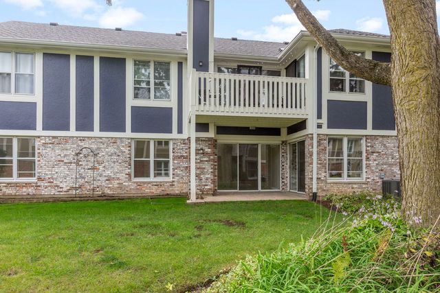 1255 Regency Court 1255, Vernon Hills, IL 60061