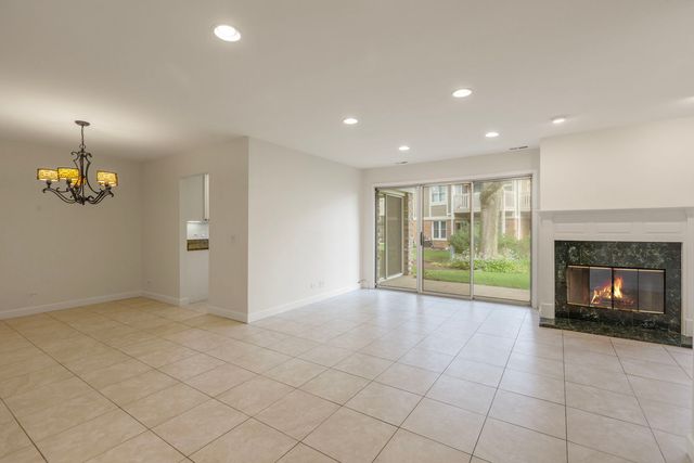 1255 Regency Court 1255, Vernon Hills, IL 60061