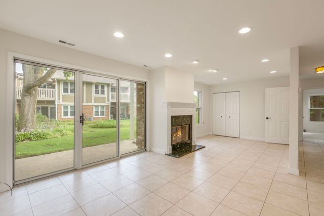 1255 Regency Court 1255, Vernon Hills, IL 60061