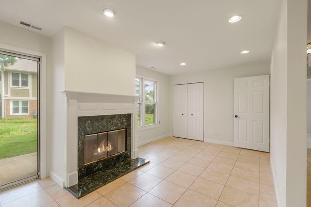1255 Regency Court 1255, Vernon Hills, IL 60061