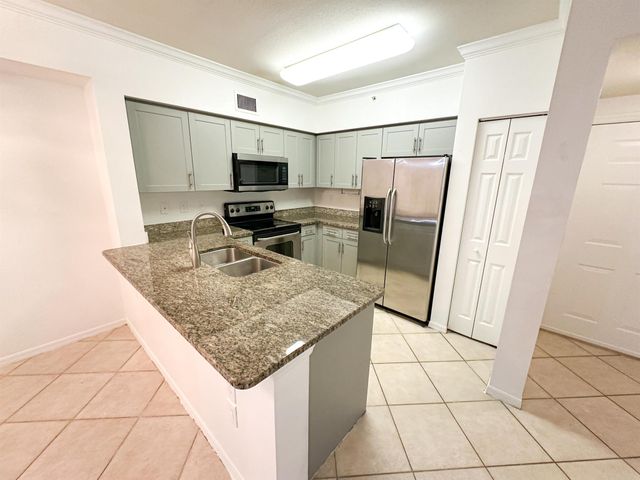 6434 Emerald Dunes Drive 203, West Palm Beach, FL 33411