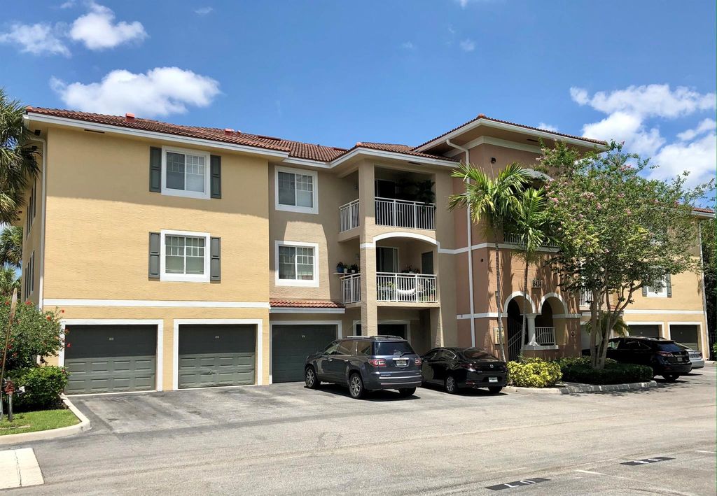 6434 Emerald Dunes Drive 203, West Palm Beach, FL 33411