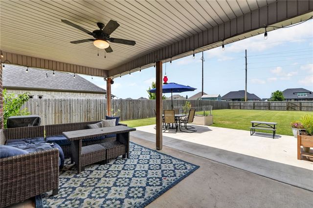 744 Verona Avenue, Tontitown, AR 72762