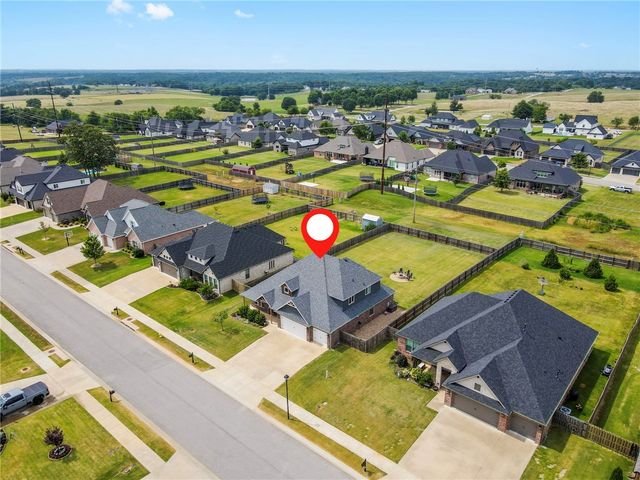 744 Verona Avenue, Tontitown, AR 72762