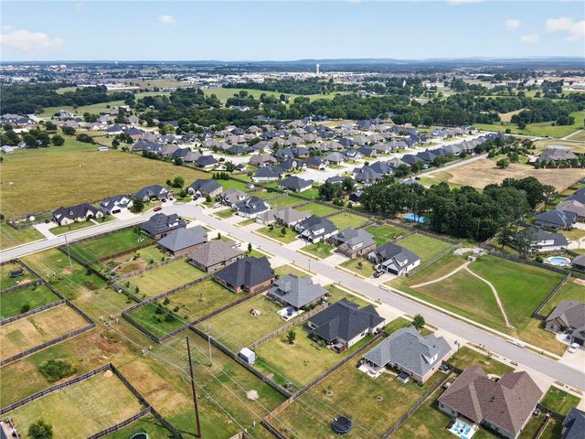 744 Verona Avenue, Tontitown, AR 72762
