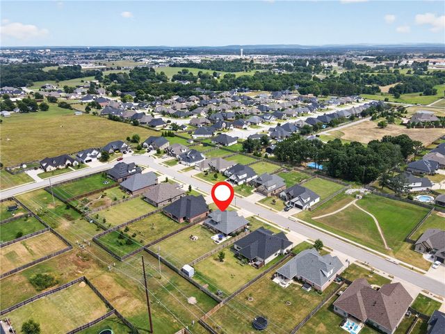 744 Verona Avenue, Tontitown, AR 72762
