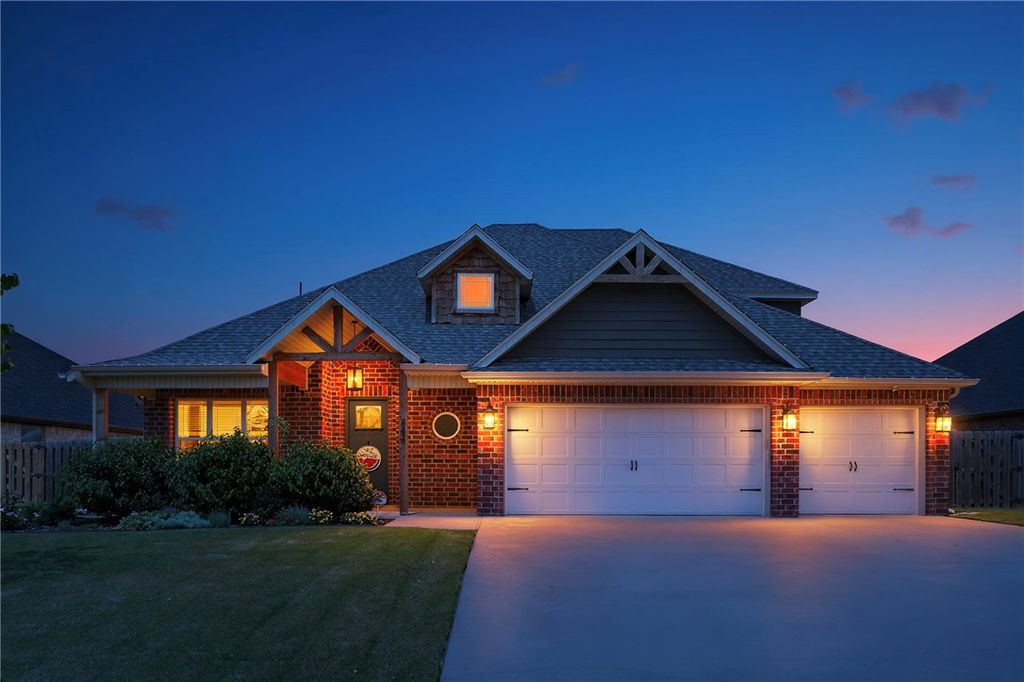 744 Verona Avenue, Tontitown, AR 72762