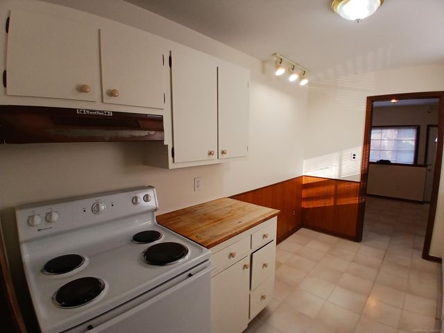 1000 Vernier Road, Grosse Pointe Woods, MI 48236