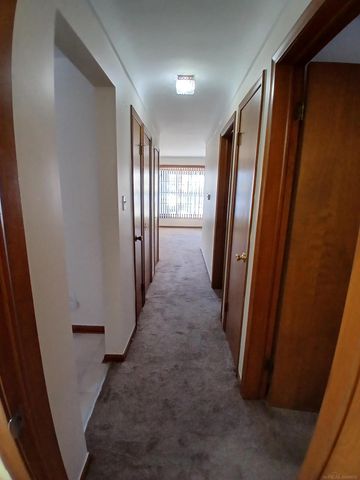 1000 Vernier Road, Grosse Pointe Woods, MI 48236