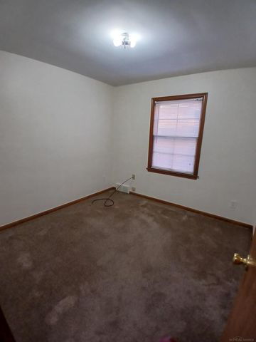 1000 Vernier Road, Grosse Pointe Woods, MI 48236