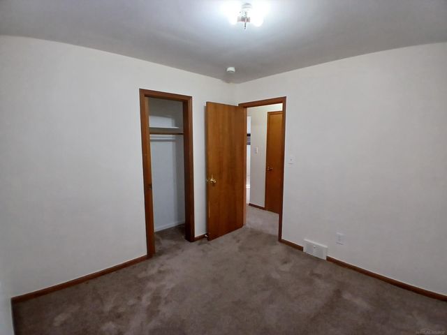 1000 Vernier Road, Grosse Pointe Woods, MI 48236