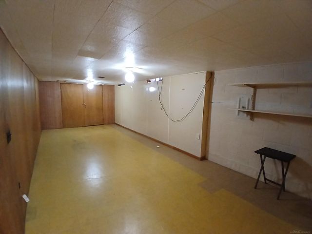 1000 Vernier Road, Grosse Pointe Woods, MI 48236