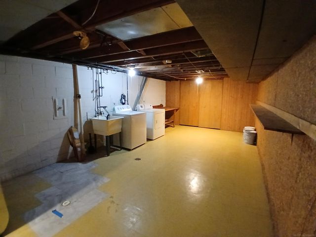 1000 Vernier Road, Grosse Pointe Woods, MI 48236