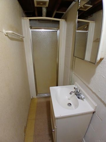 1000 Vernier Road, Grosse Pointe Woods, MI 48236