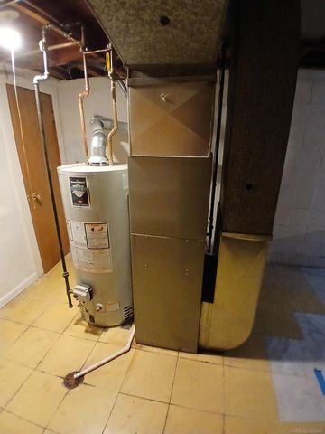 1000 Vernier Road, Grosse Pointe Woods, MI 48236