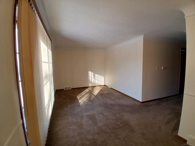 1000 Vernier Road, Grosse Pointe Woods, MI 48236