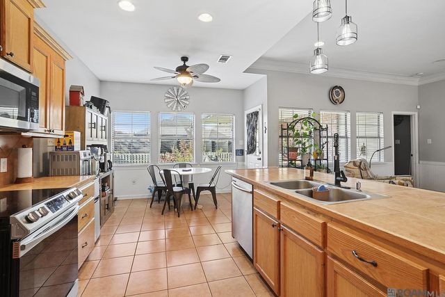 14211 Stones Throw Ct, Denham Springs, LA 70726