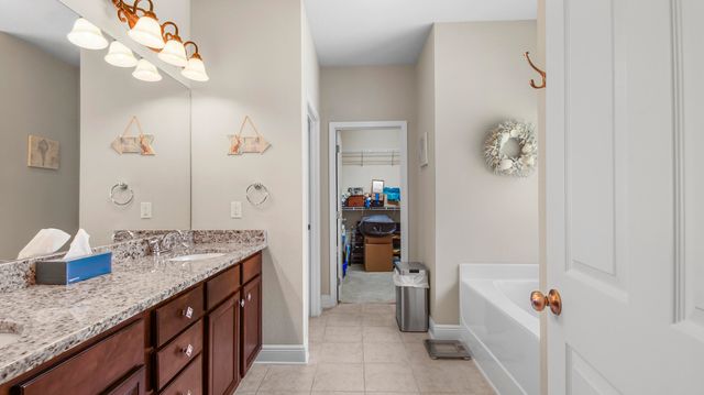 462 Mango Lane, Freeport, FL 32439