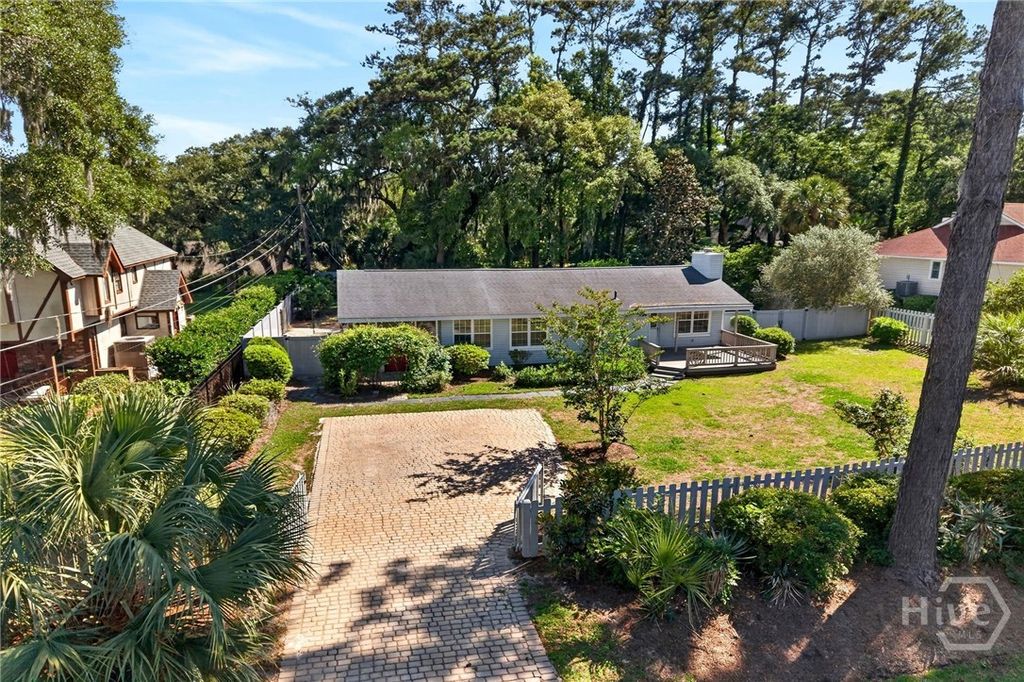 219 E Point Drive, Savannah, GA 31410