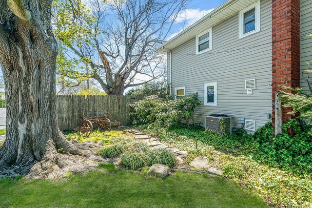 202 N Hickory Street, Massapequa, NY 11758