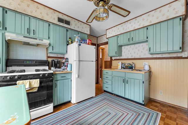 1472 S 86th STREET, West Allis, WI 53214